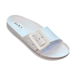 Amira Sandal