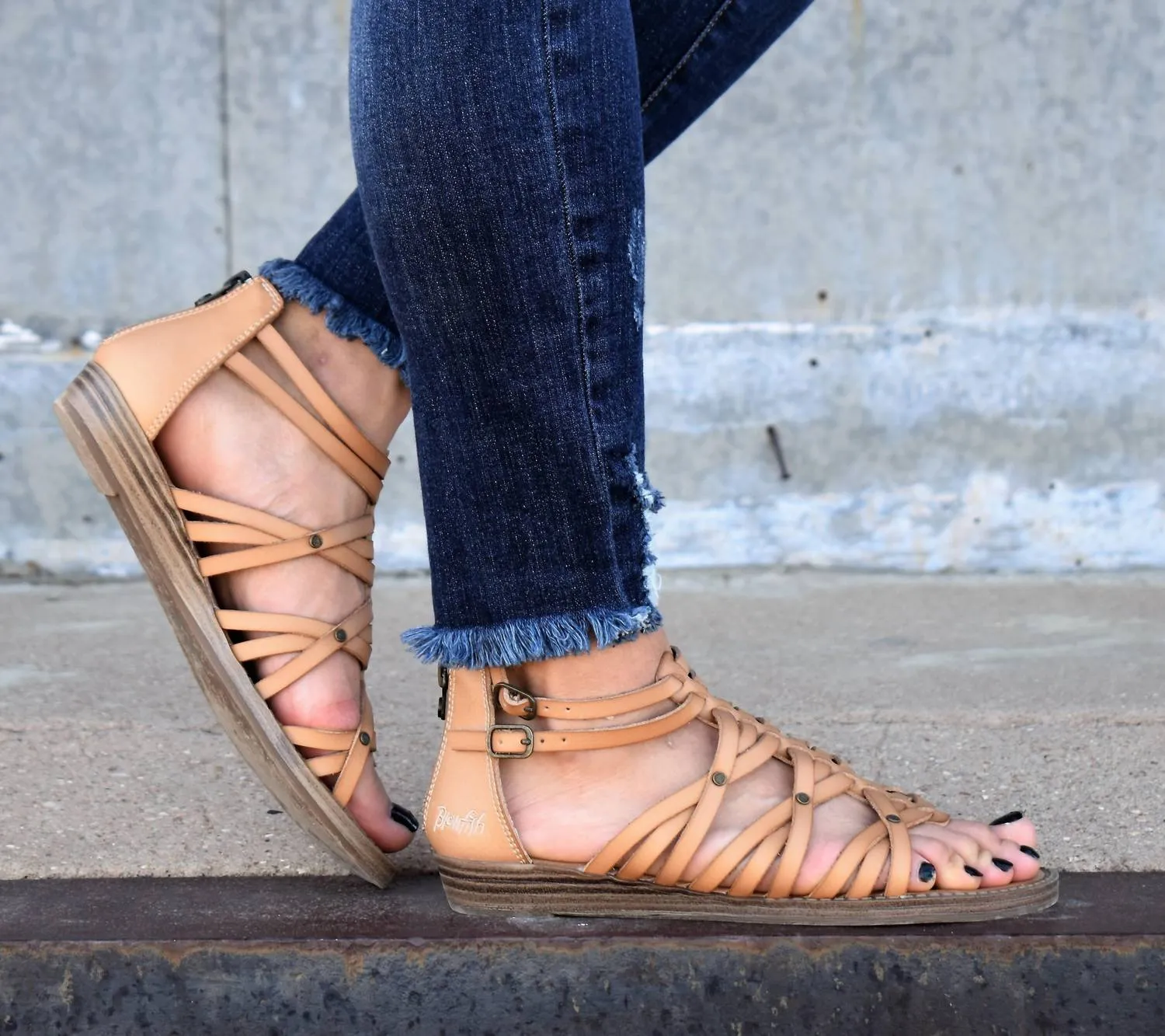 Bethy Spartacus Sandal In Tan