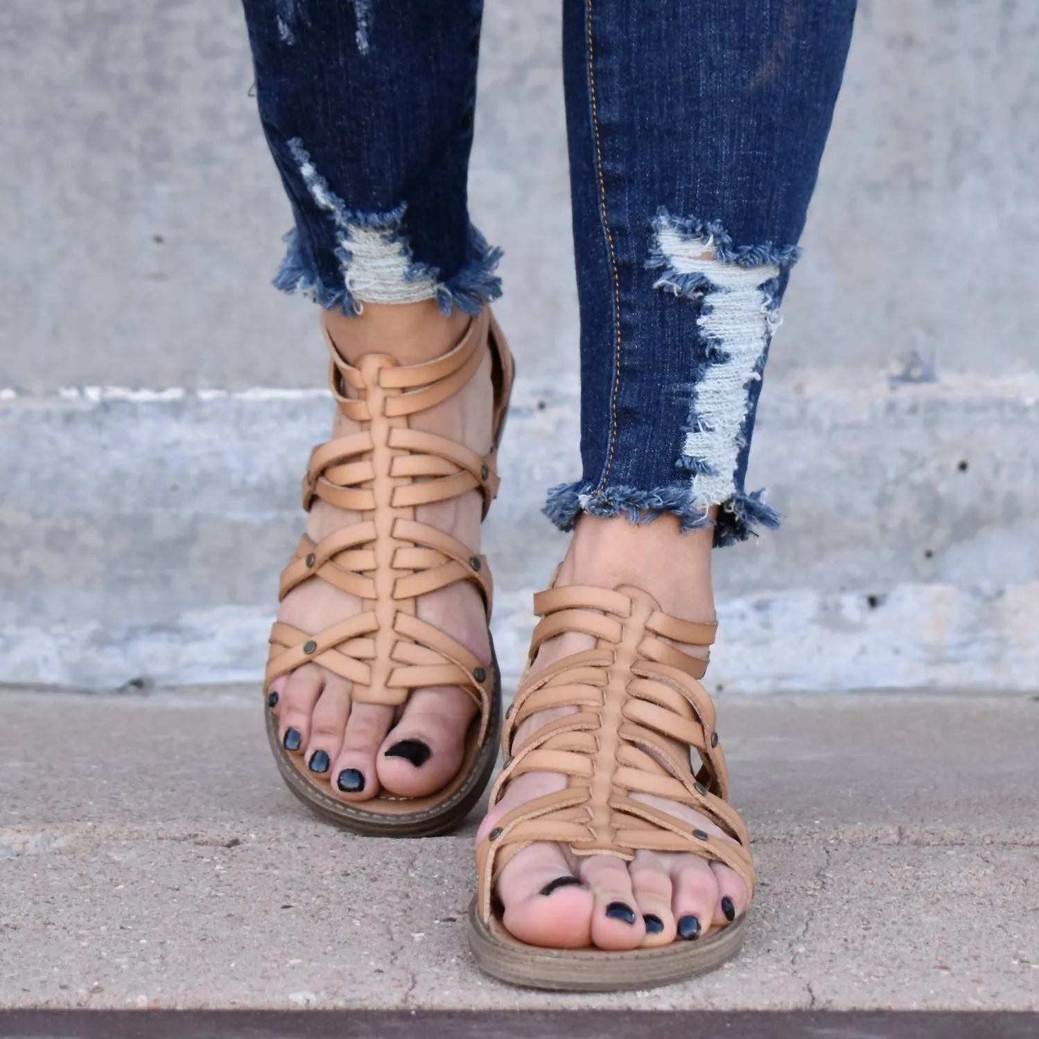 Bethy Spartacus Sandal In Tan