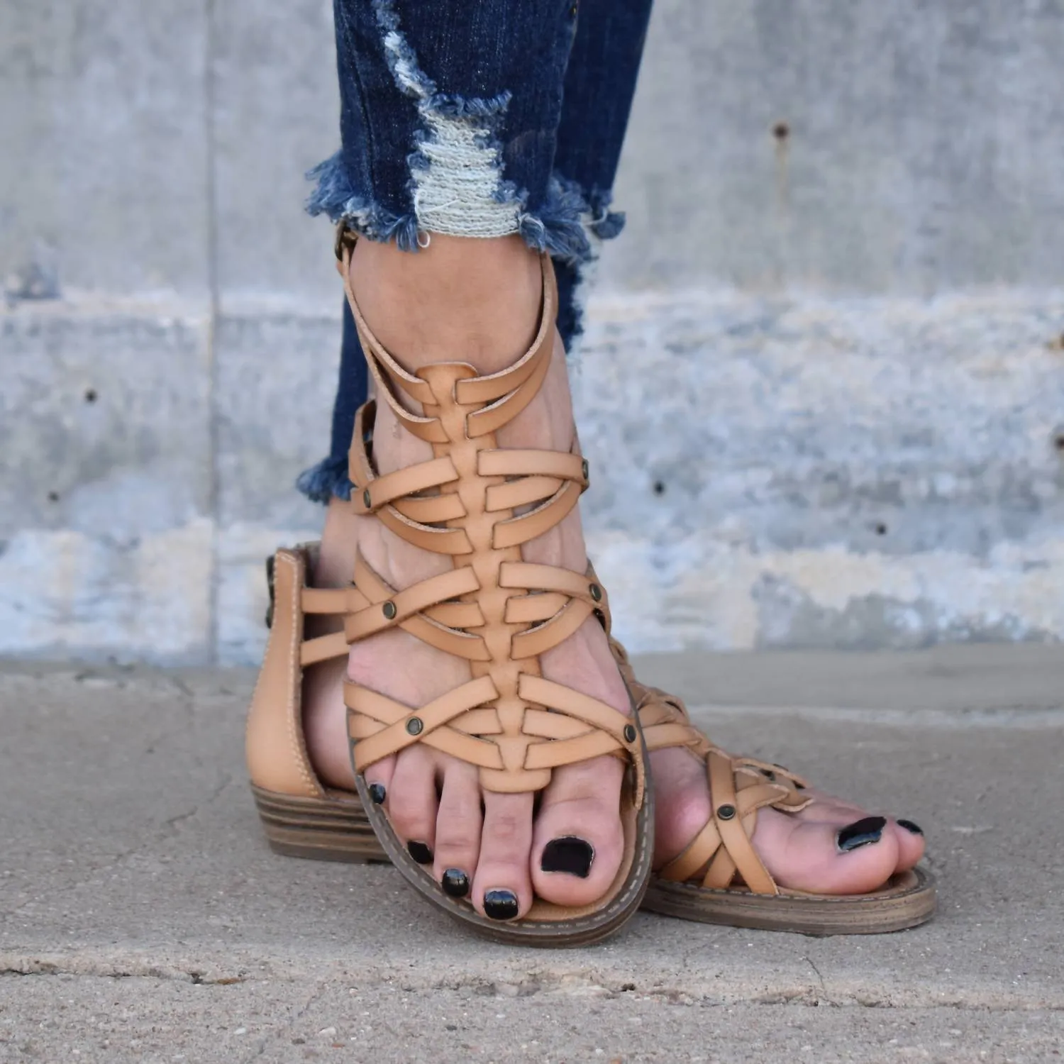 Bethy Spartacus Sandal In Tan