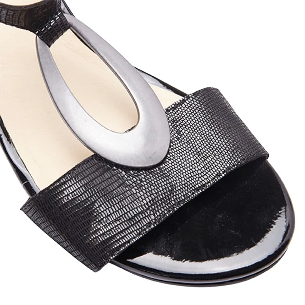 Eileen Heel in Black Leather
