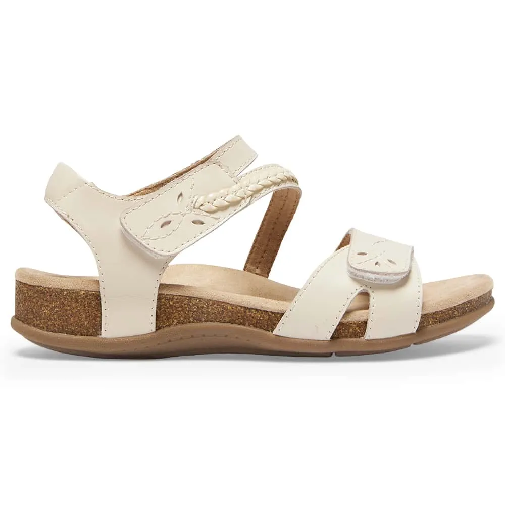 Fandango Sandal in Beige Leather