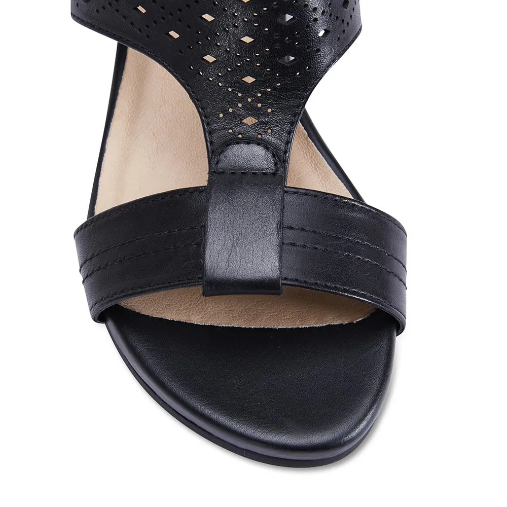 Fonda Heel in Black Leather