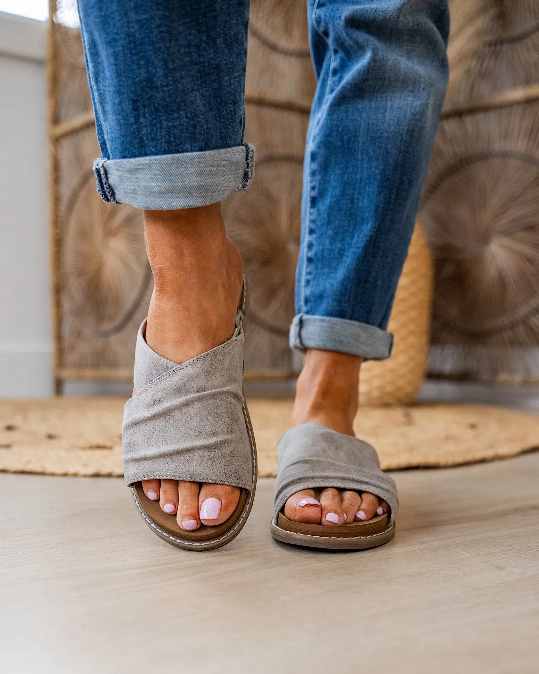 NEW! Very G Jolene 2 Sandals - Gray