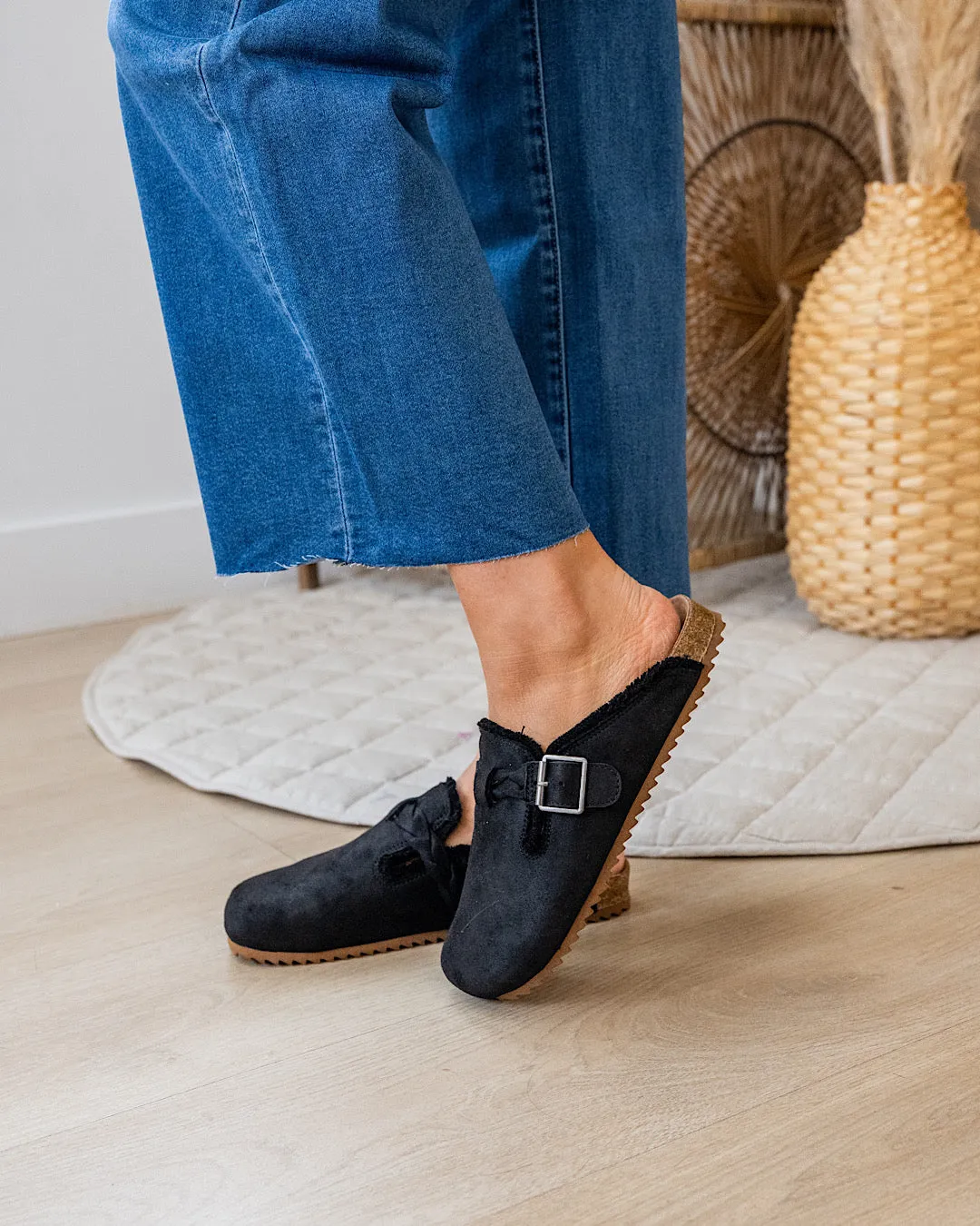 Very G Iris Slides - Black
