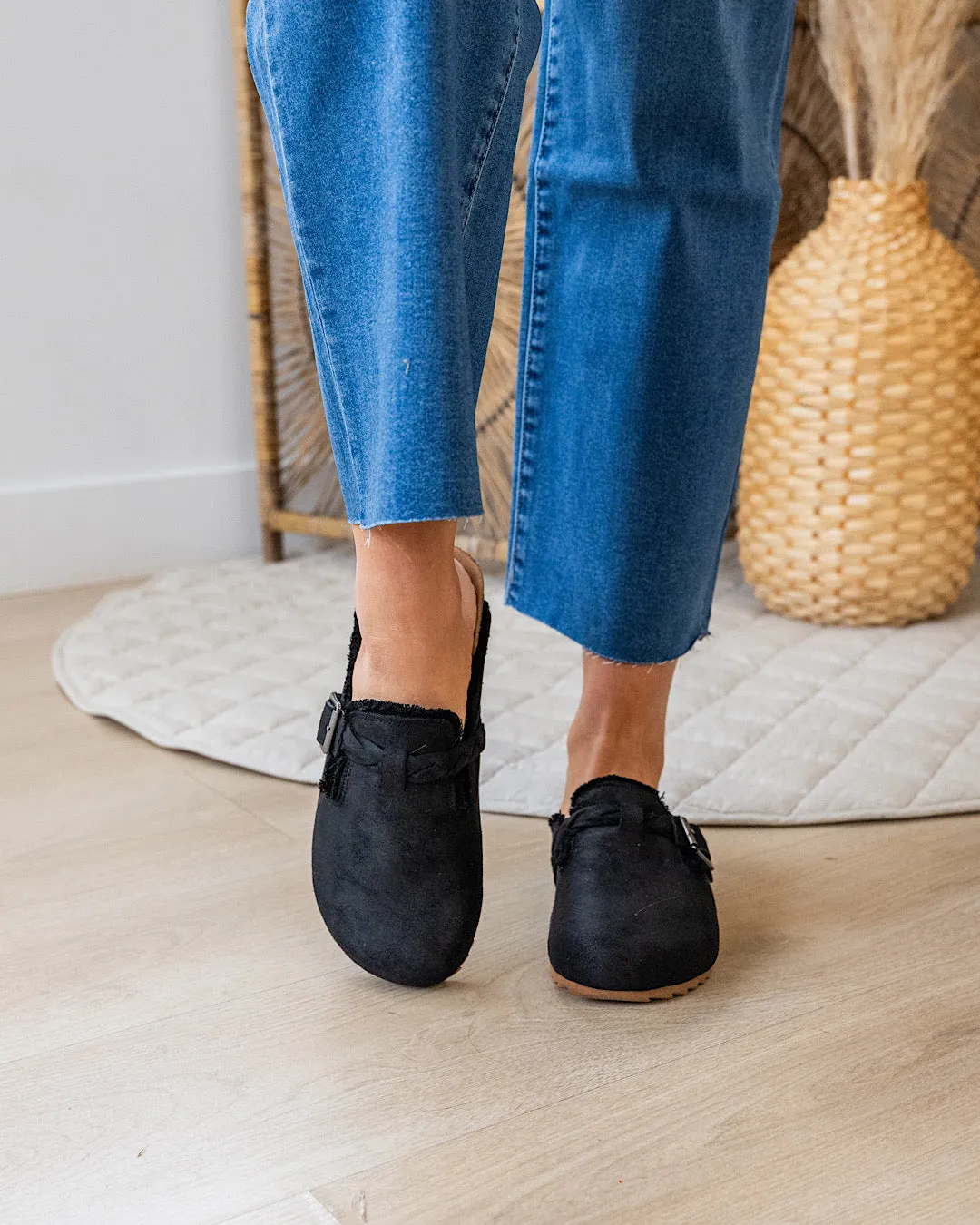 Very G Iris Slides - Black