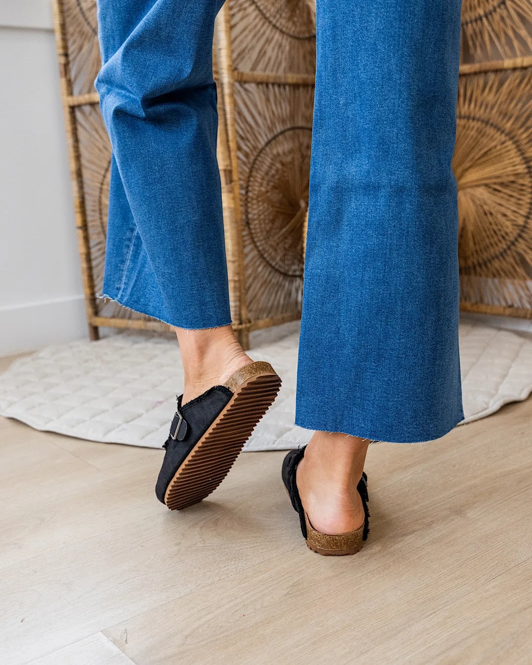 Very G Iris Slides - Black