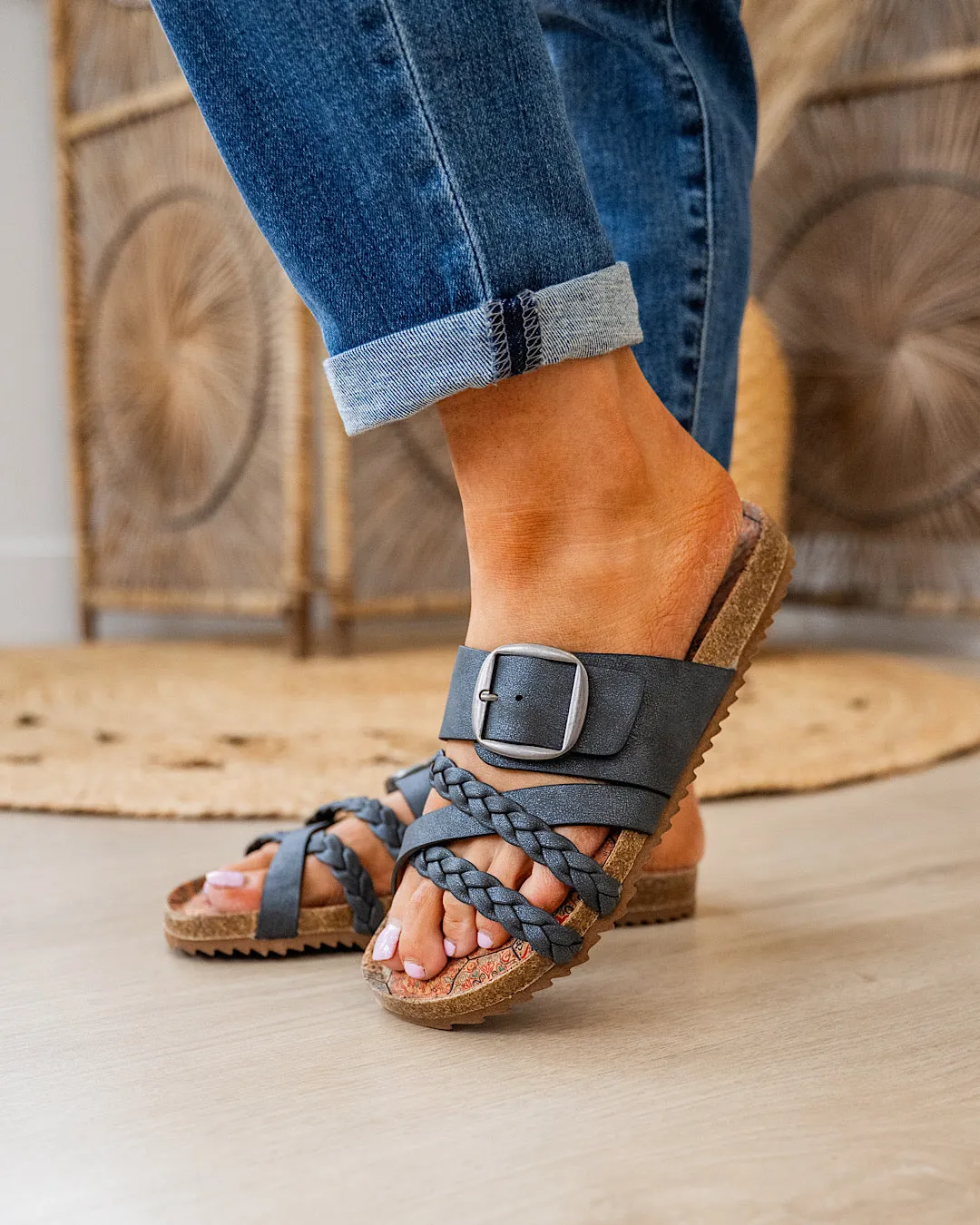 Very G Nora 3 Criss Cross Sandals - Black
