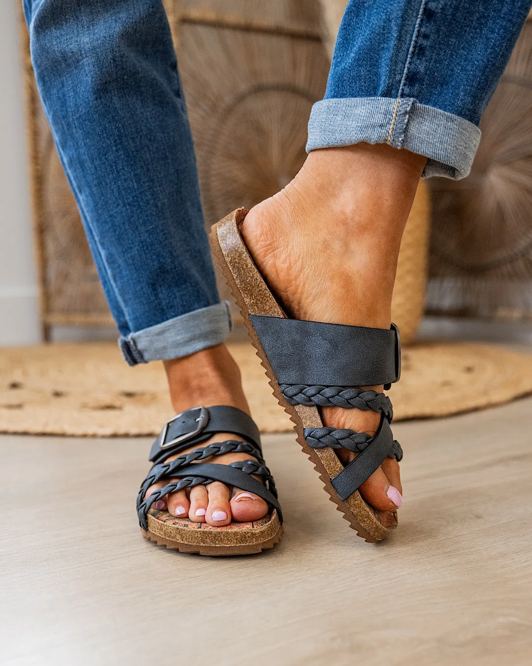 Very G Nora 3 Criss Cross Sandals - Black