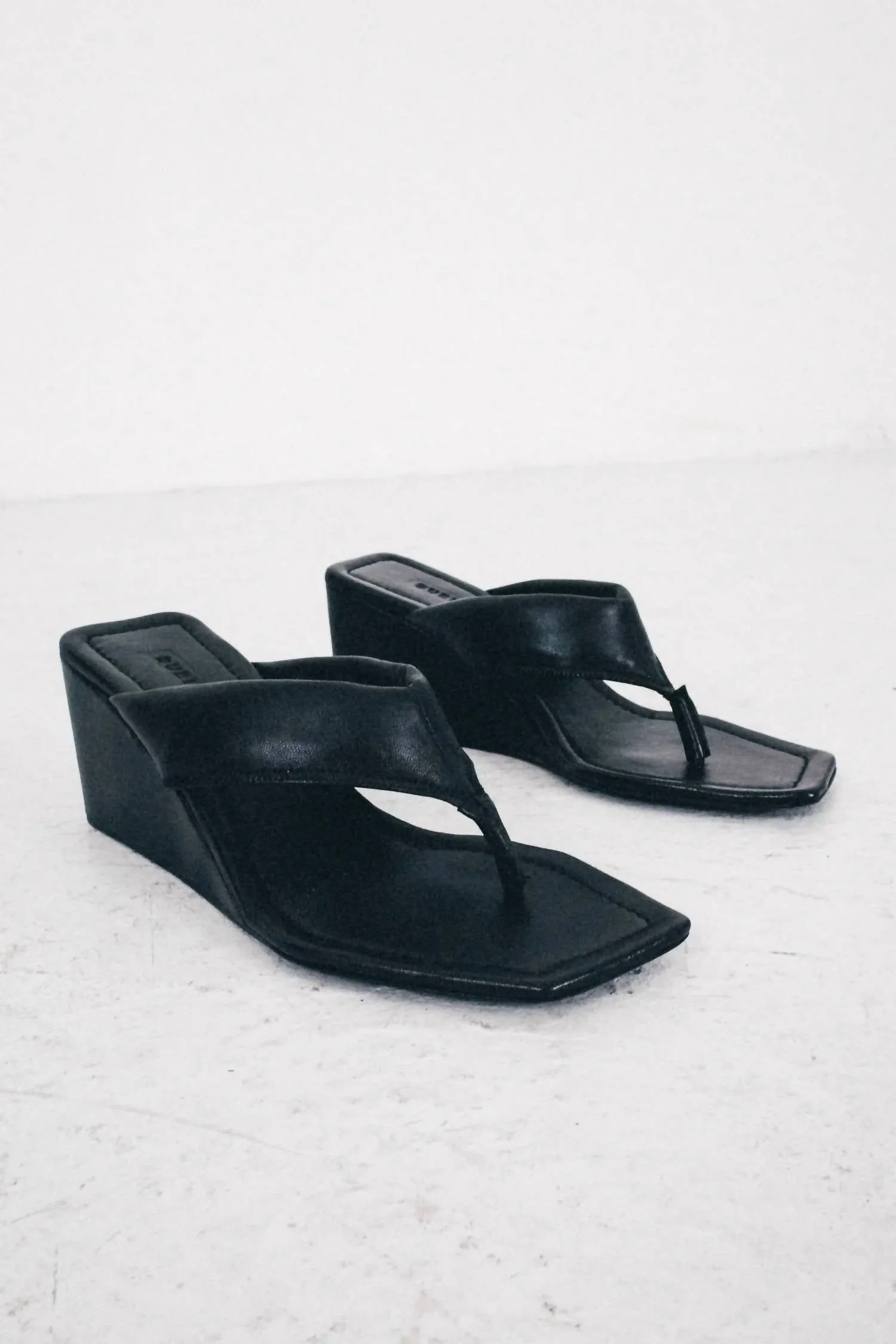 Women's Border Flip Flop In Black