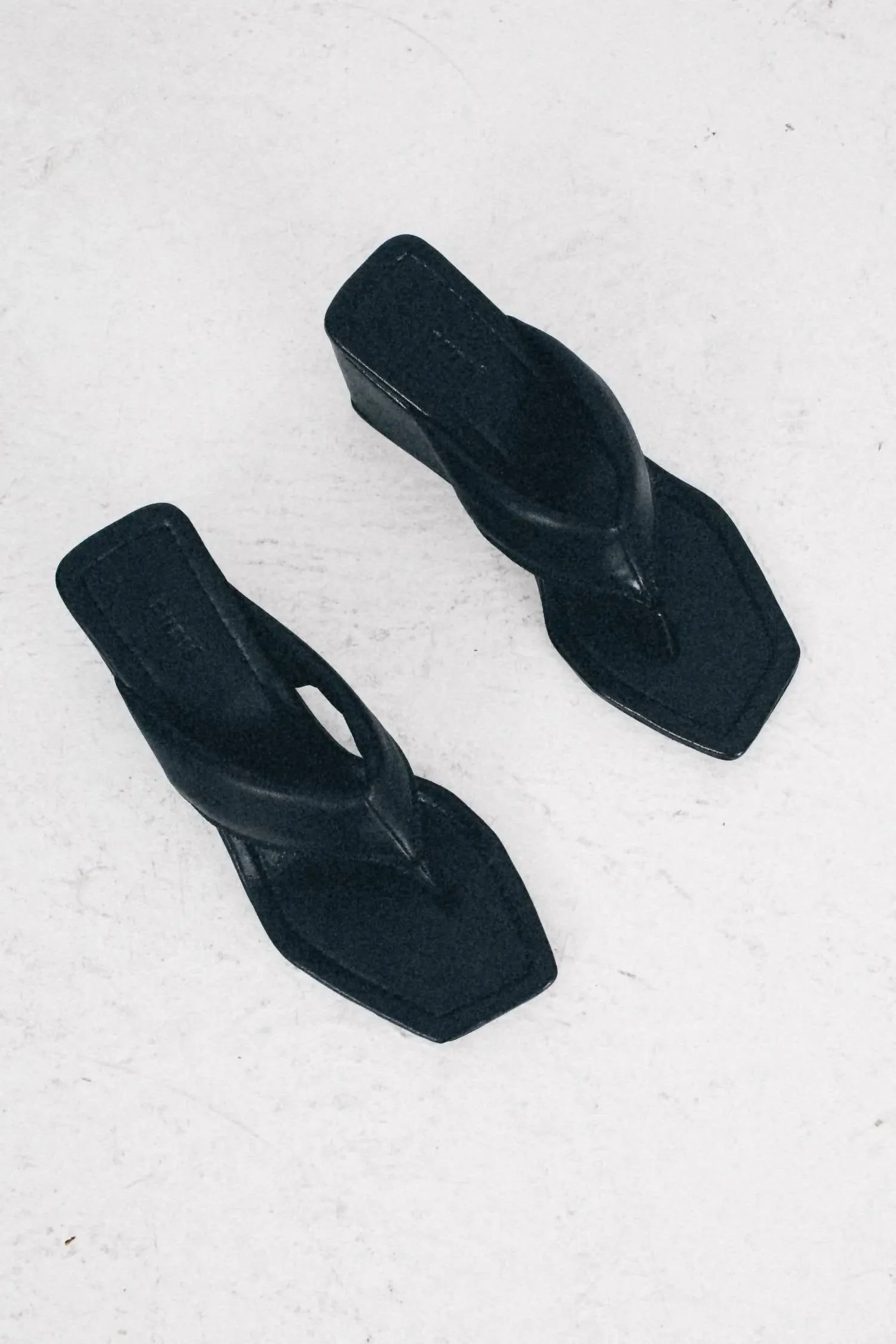 Women's Border Flip Flop In Black