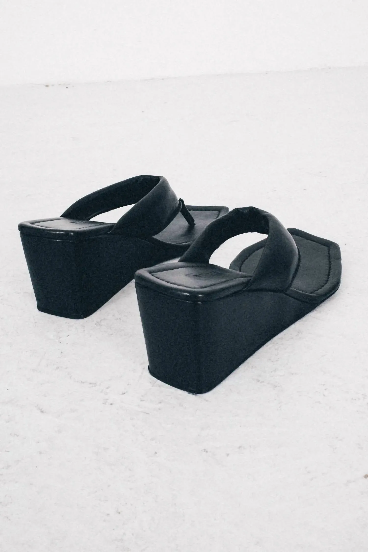 Women's Border Flip Flop In Black