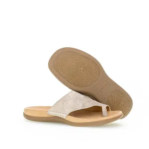 Women's Gabor Toe Loop Sandal In Metallic Shell
