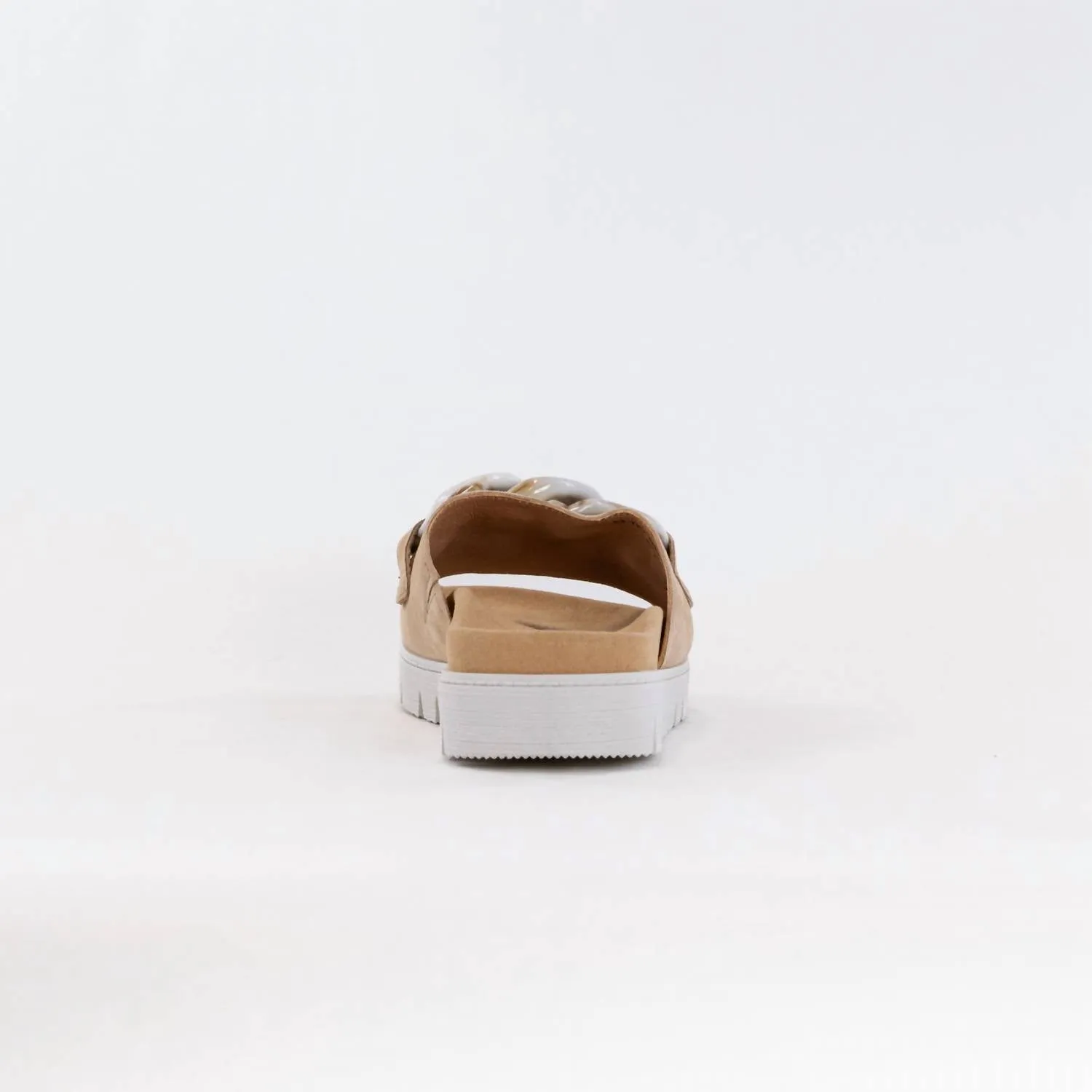 Women's Slip On Sandal In Caramel
