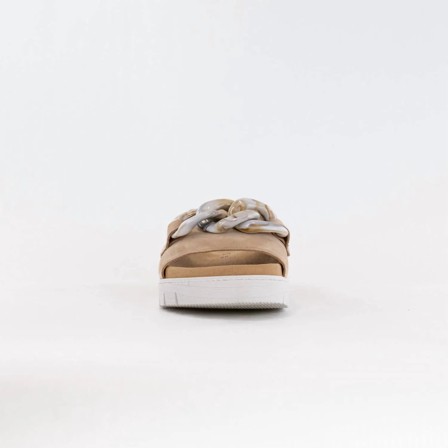 Women's Slip On Sandal In Caramel