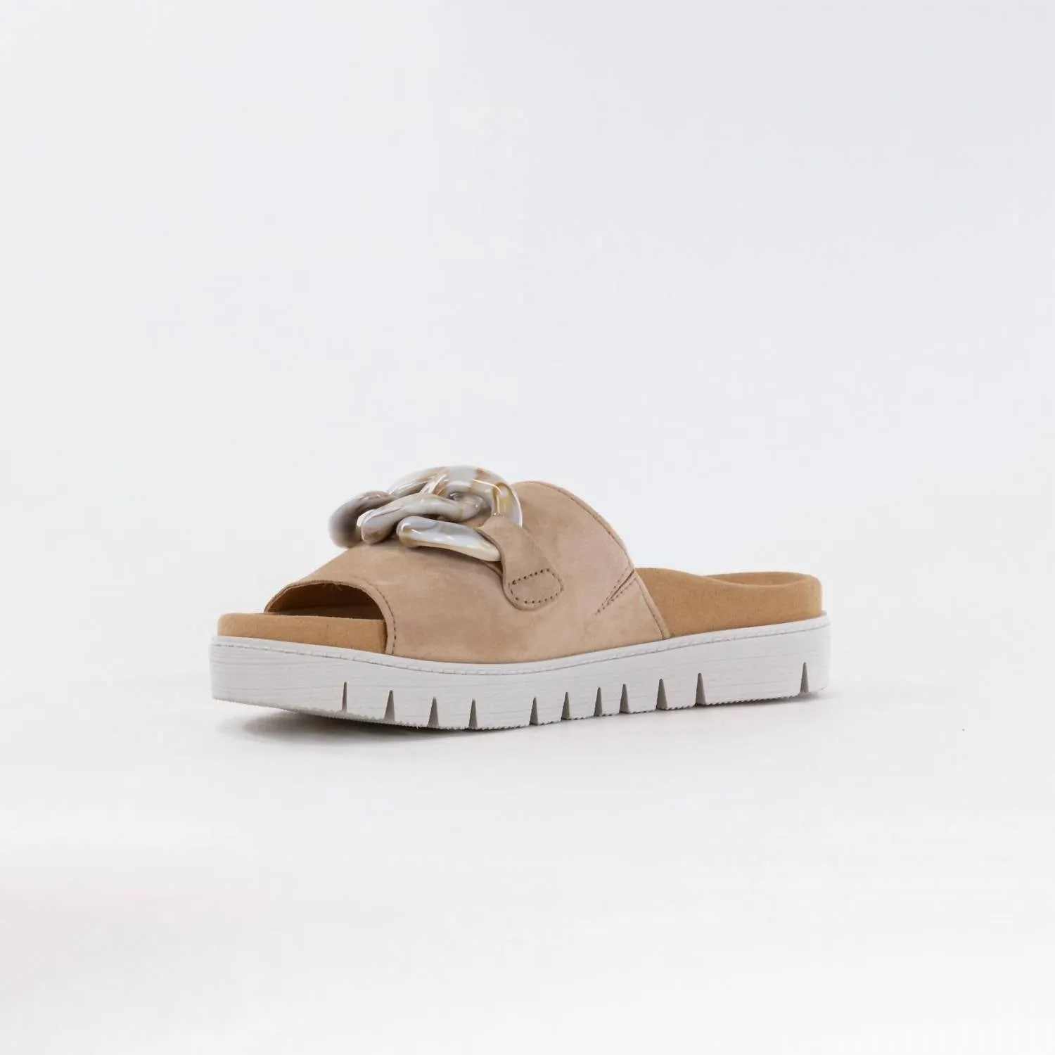 Women's Slip On Sandal In Caramel